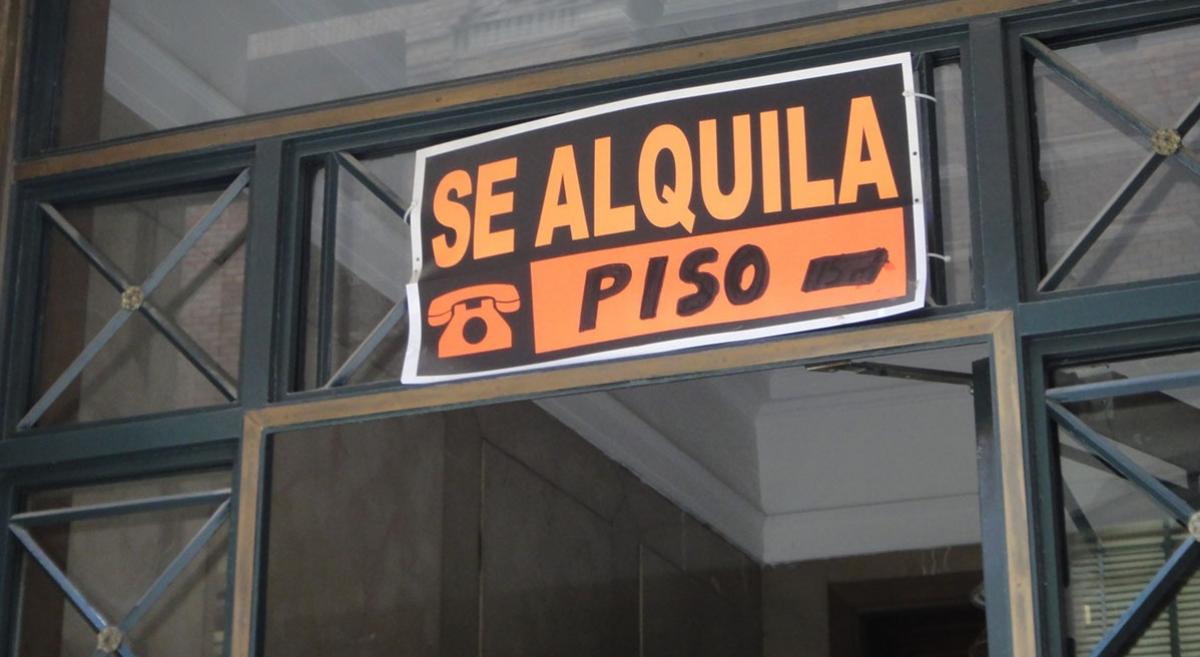El récord de personas trabajando en España tiene un contrapunto: salarios estancados y que no dan para llegar a fin de mes